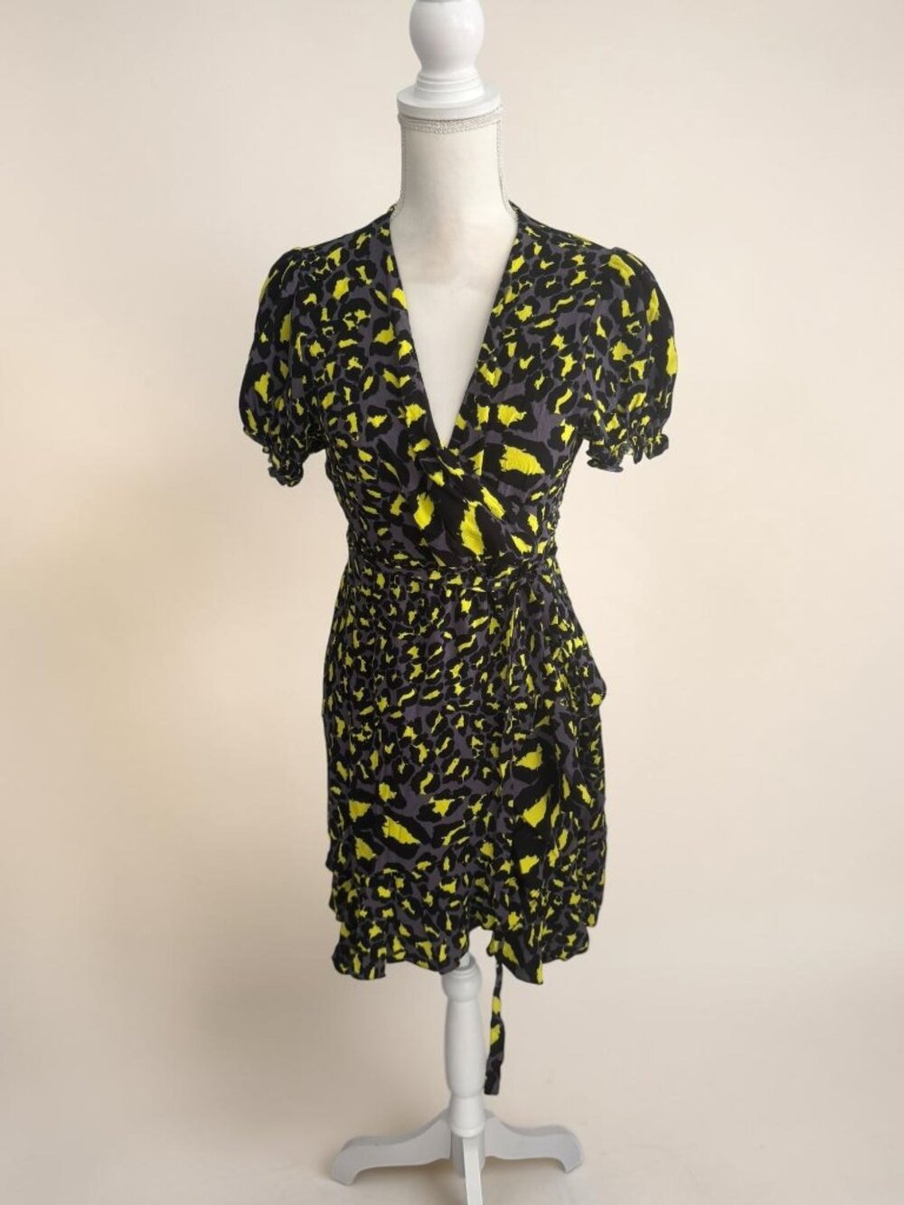DIANE VON FURSTENBERG Neon Gray Yellow Leopard Wrap Dress Size Large
